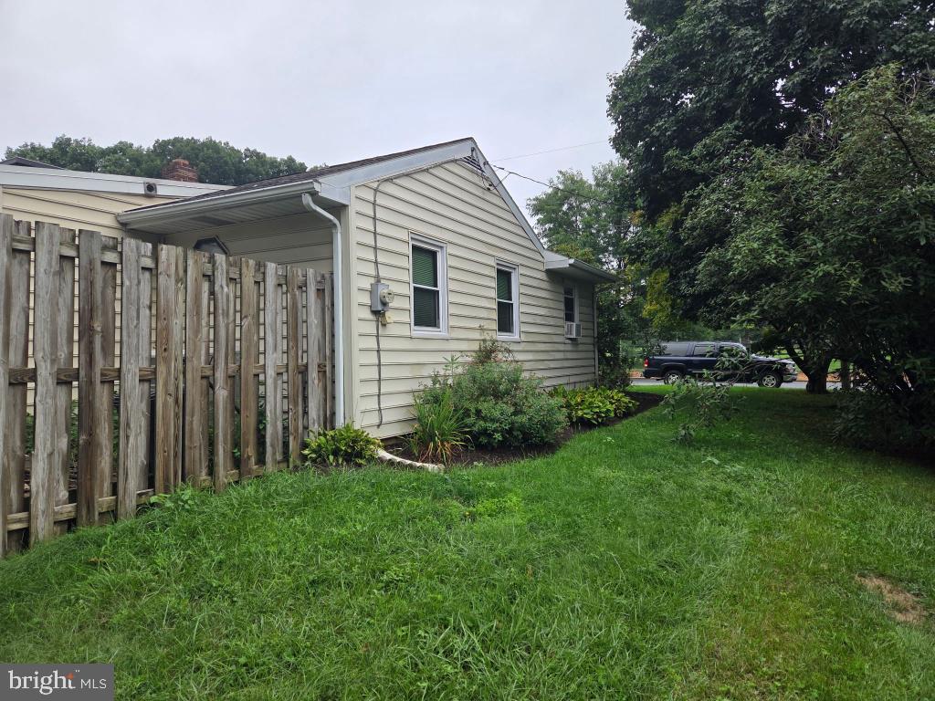 340 E Marion St Property Photo 3