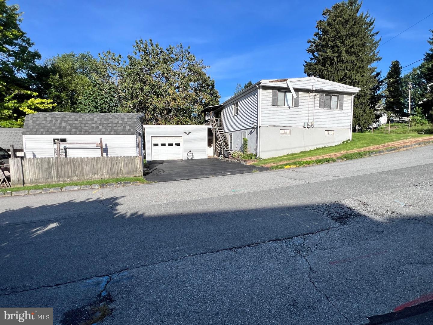 598 E Hazel Ave Property Photo 6