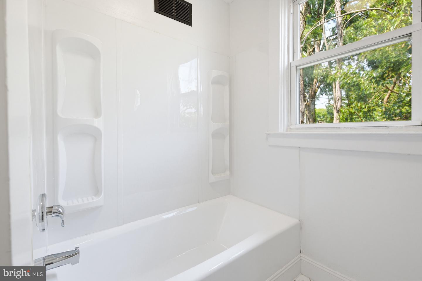 121 E New Property Photo 19
