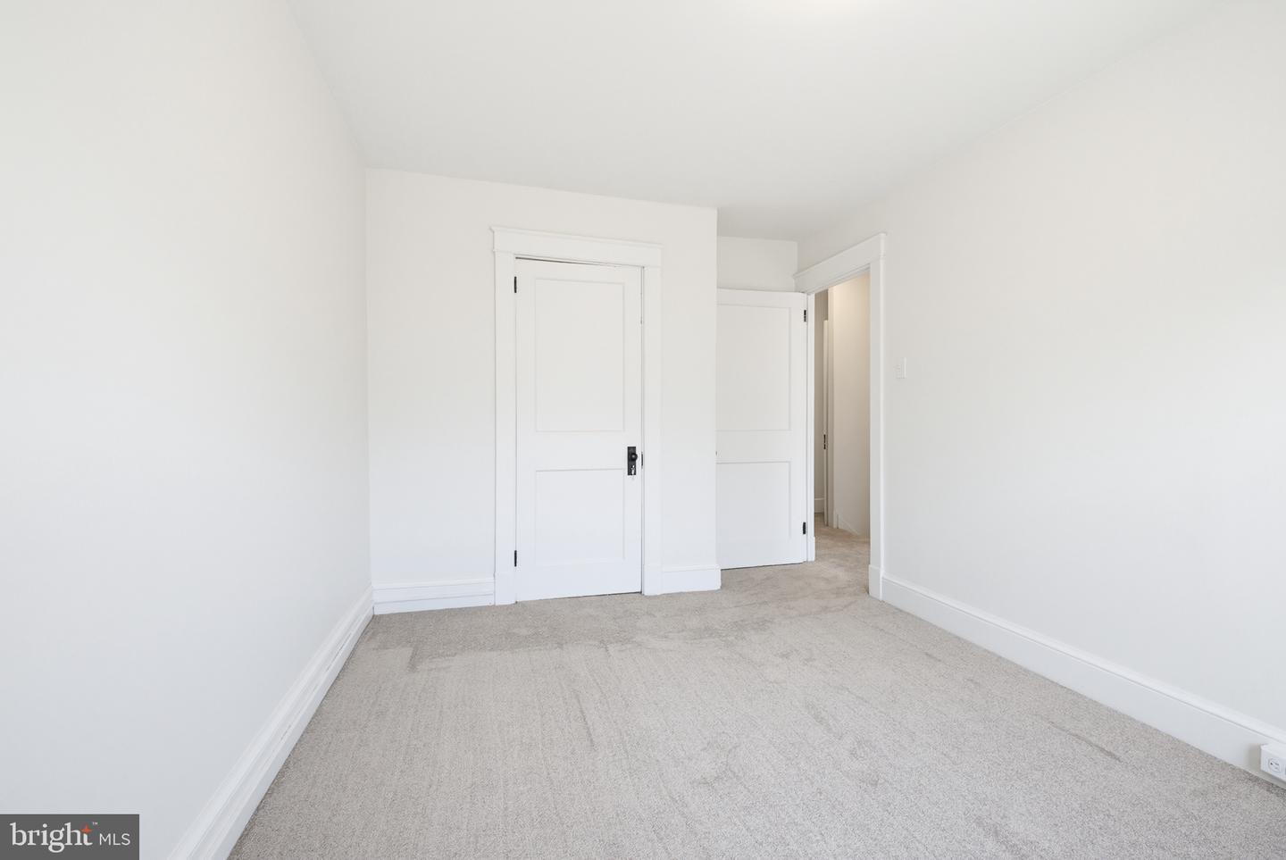 121 E New Property Photo 23