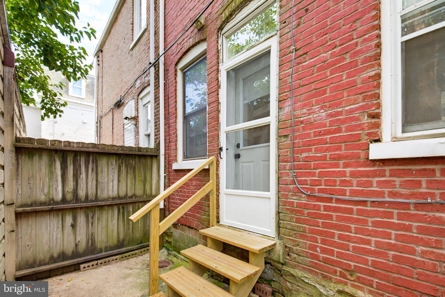 121 E New Property Photo 27