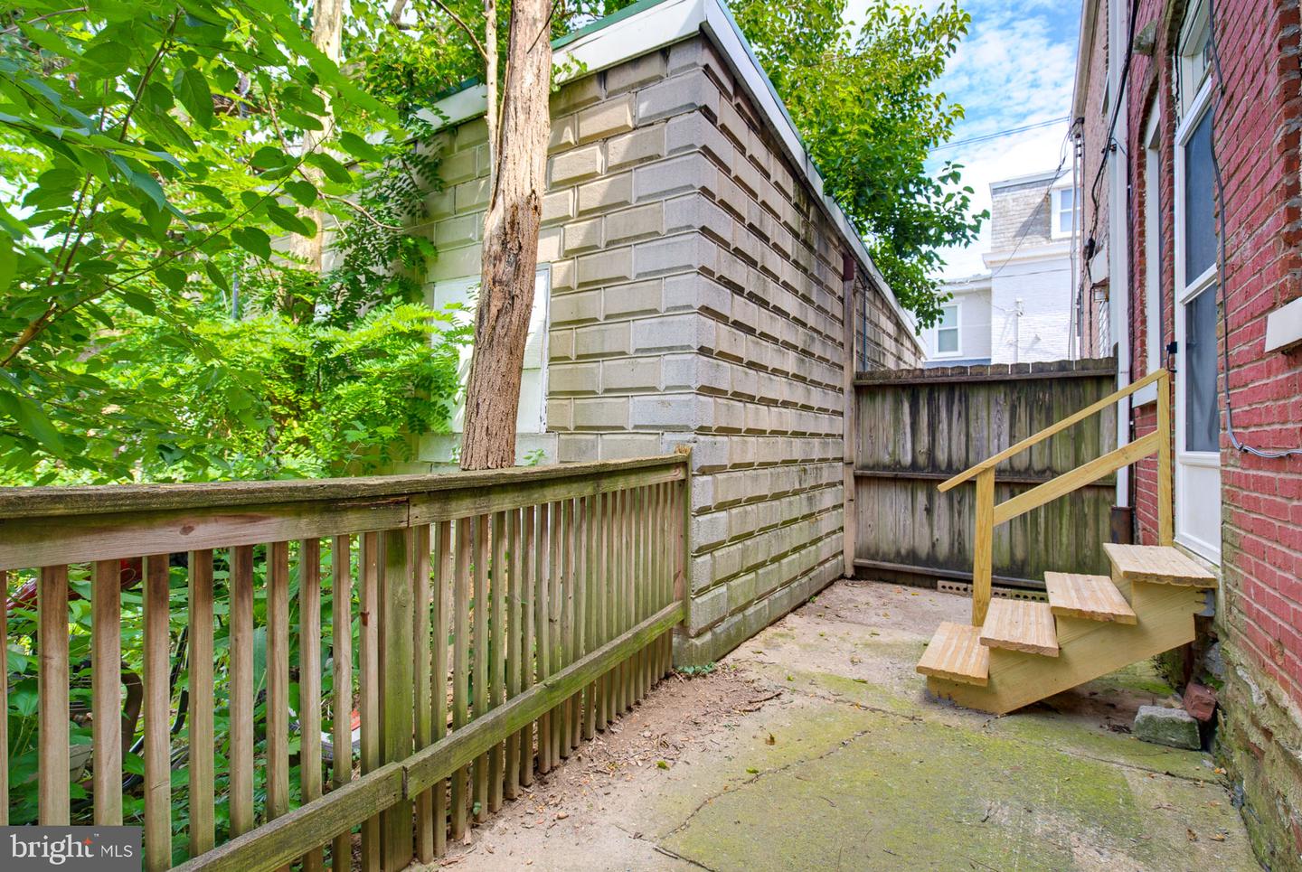 121 E New Property Photo 28