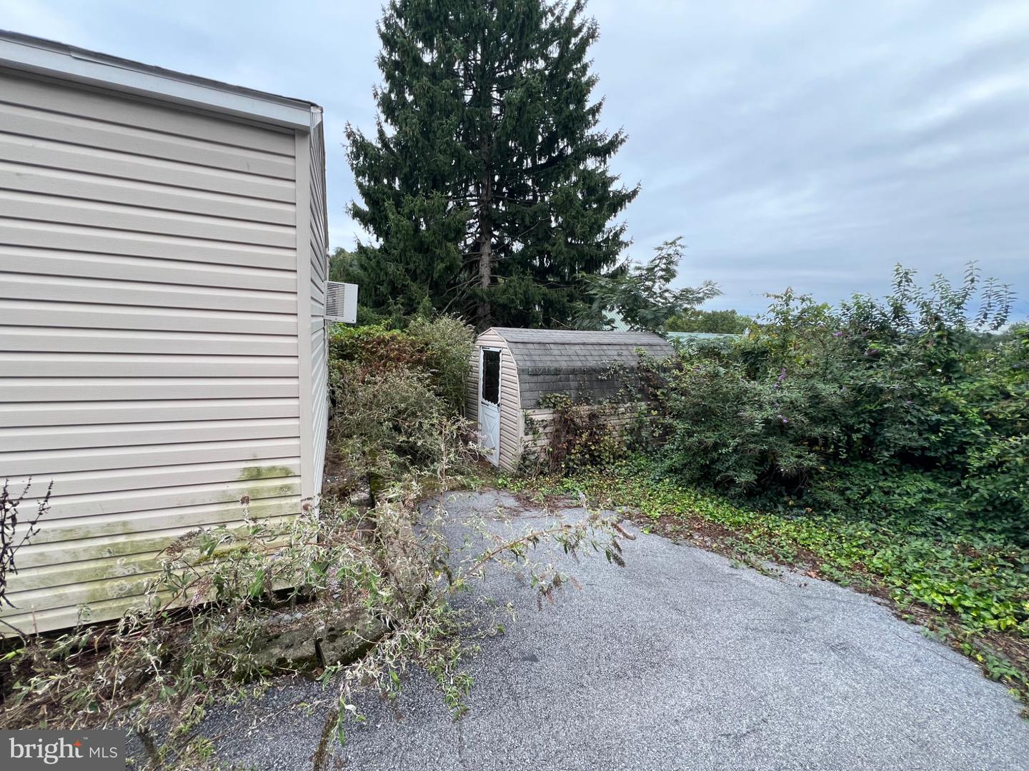 2 Main St W Property Photo 18