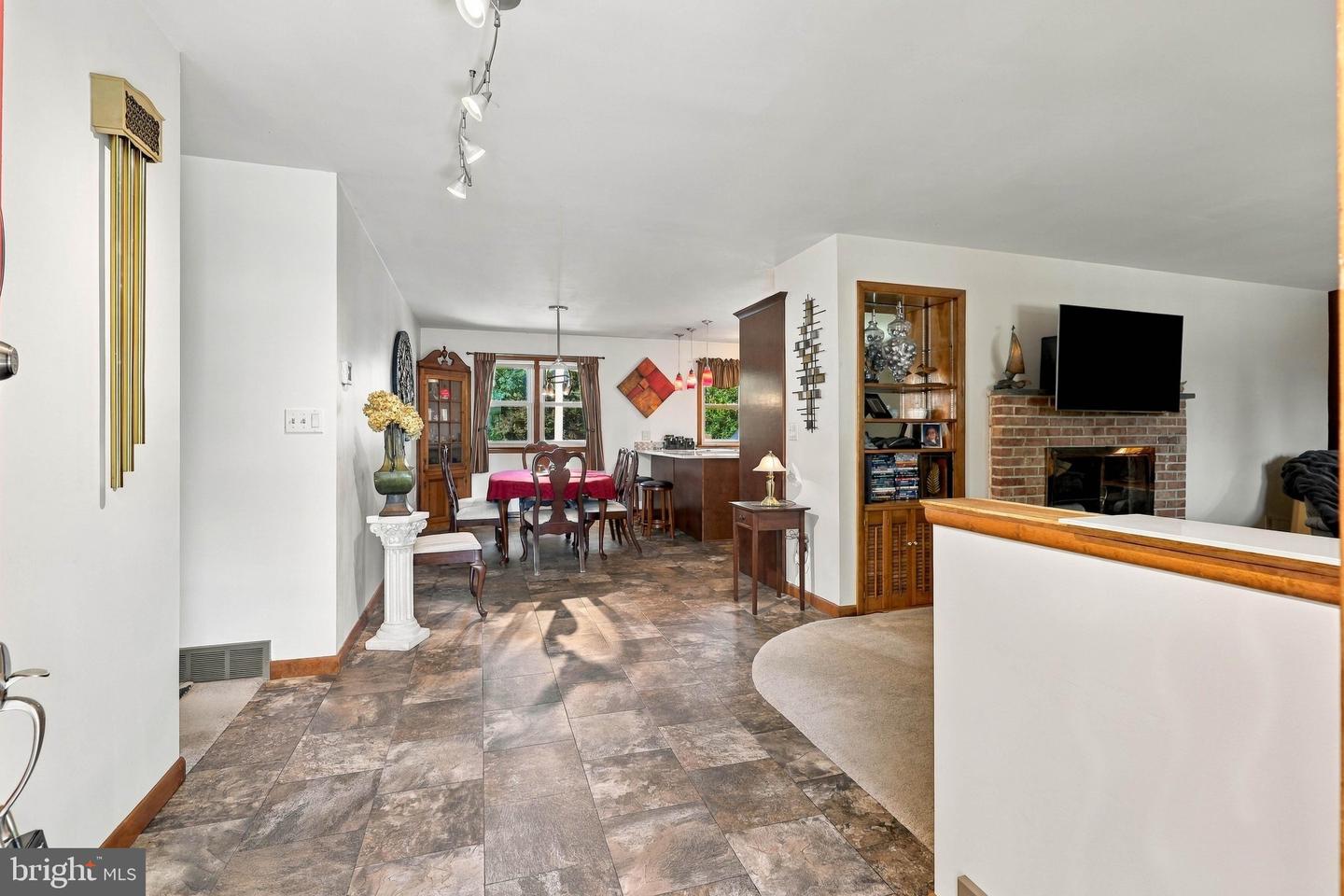 130 Martin Ave Property Photo 7