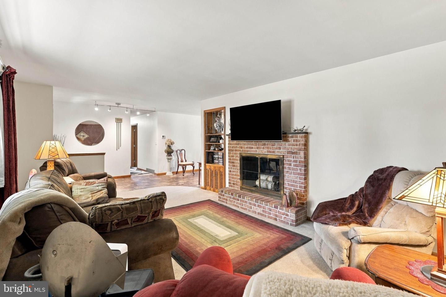 130 Martin Ave Property Photo 10