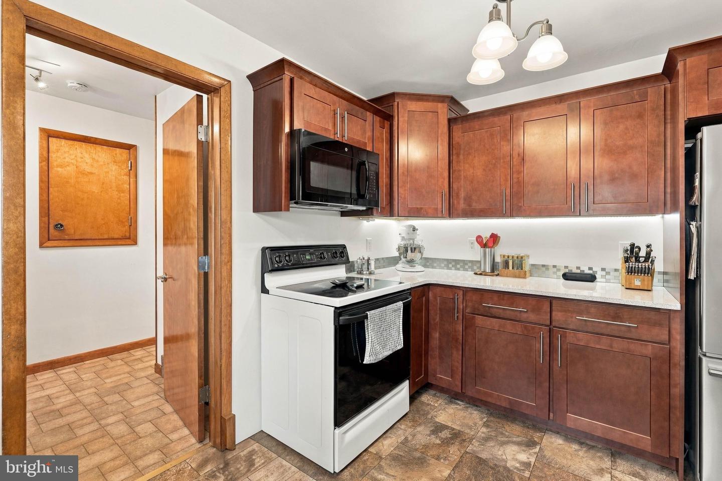 130 Martin Ave Property Photo 14