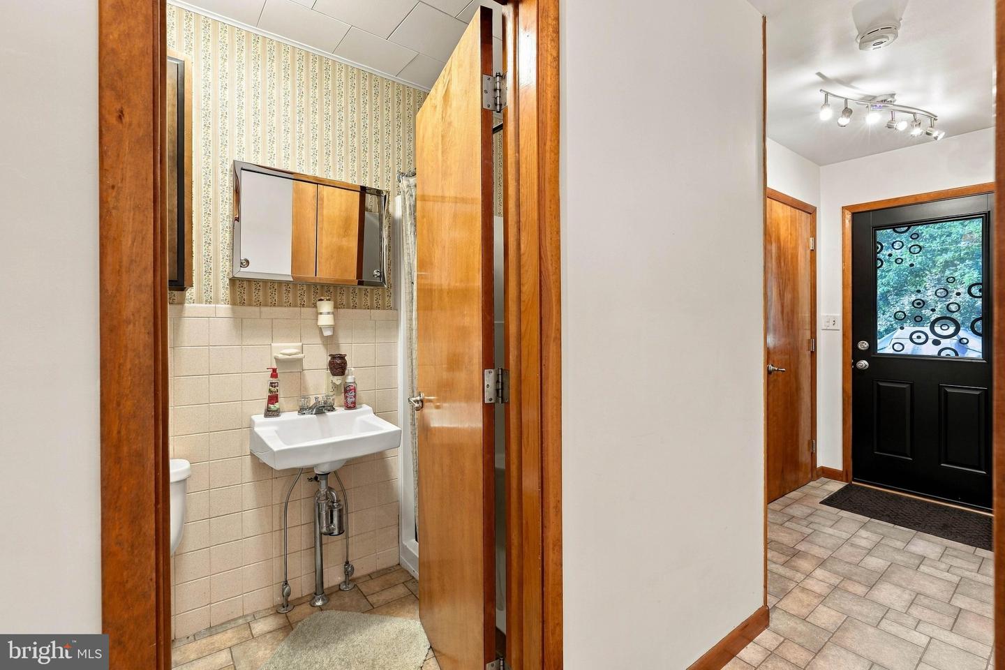 130 Martin Ave Property Photo 15
