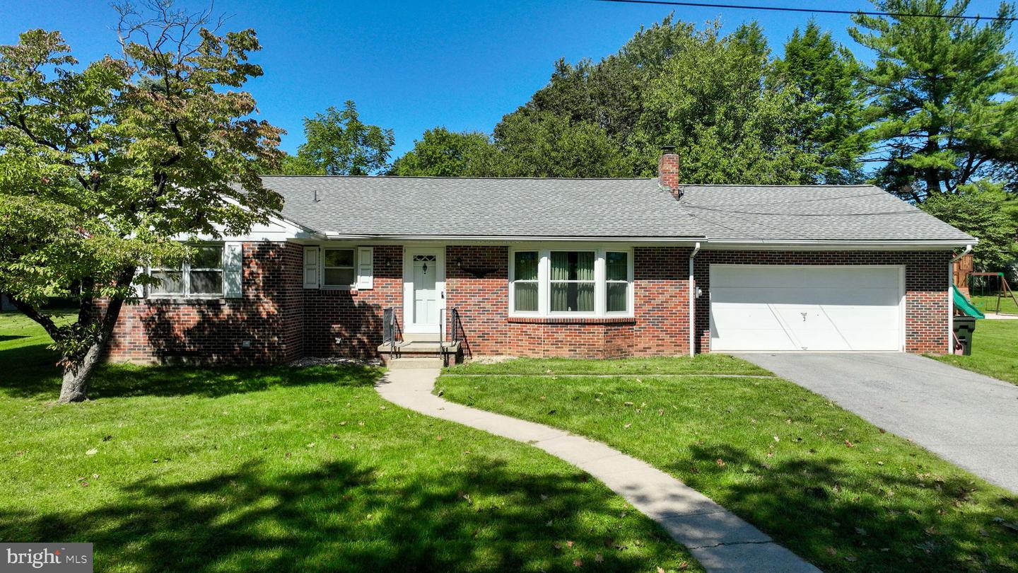 42 Oak Ln Property Photo 1