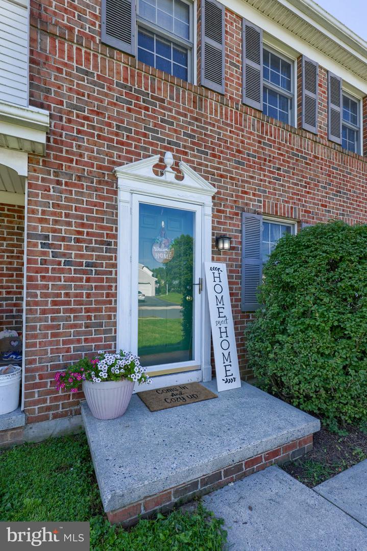 2 Brookview Dr Property Photo 3