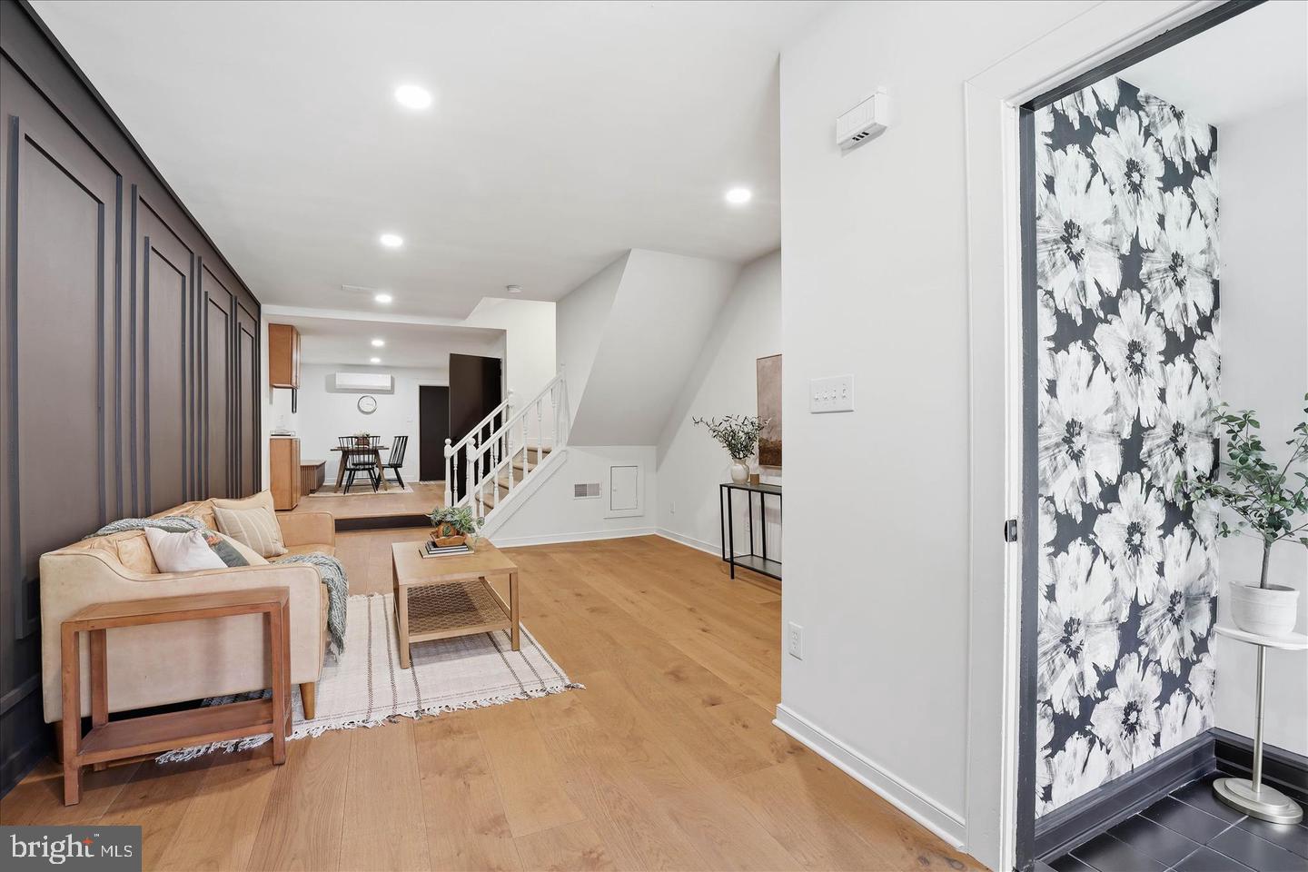 16 E Walnut St Property Photo 1