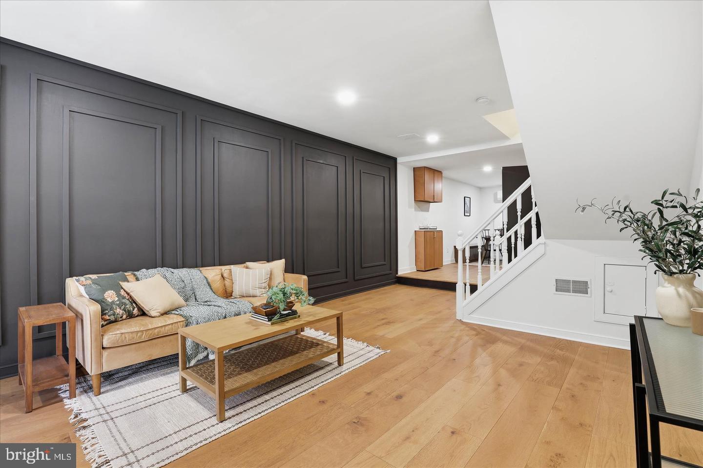 16 E Walnut St Property Photo 9