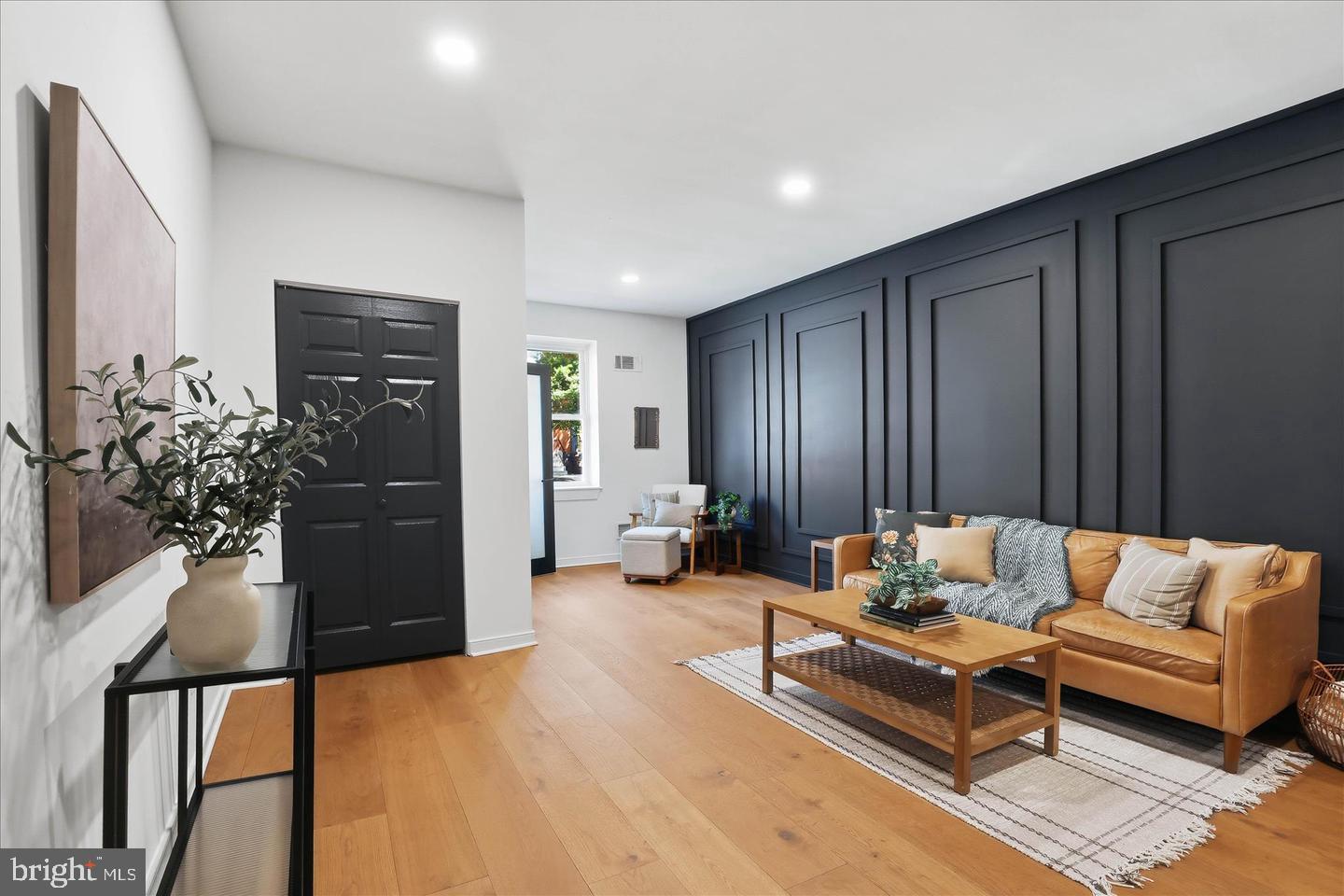 16 E Walnut St Property Photo 10