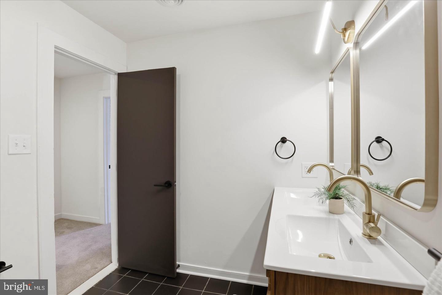 16 E Walnut St Property Photo 23