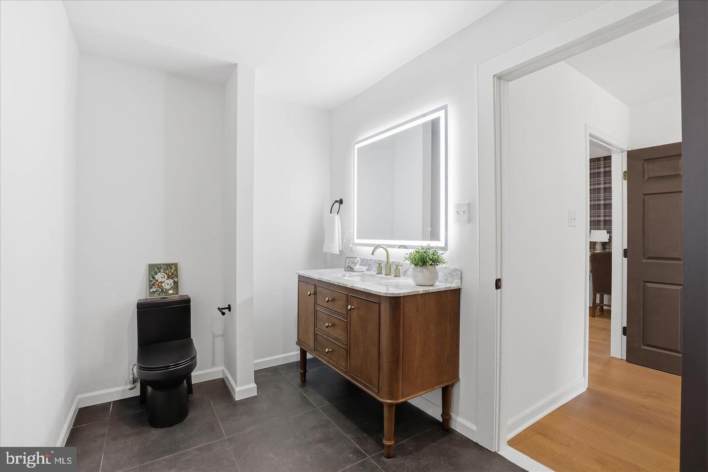 16 E Walnut St Property Photo 33