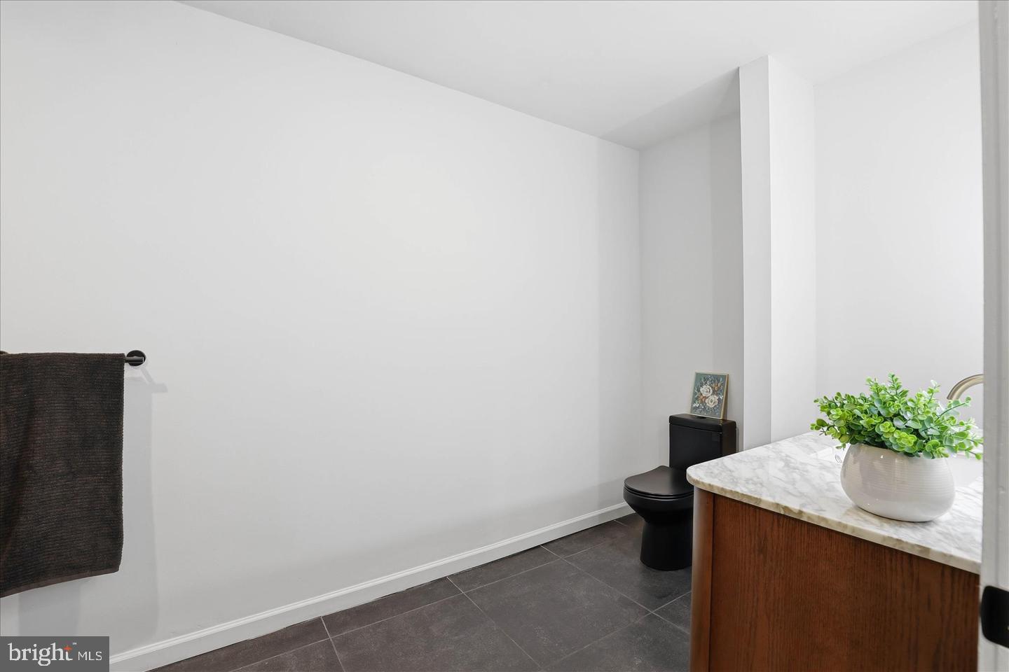 16 E Walnut St Property Photo 34