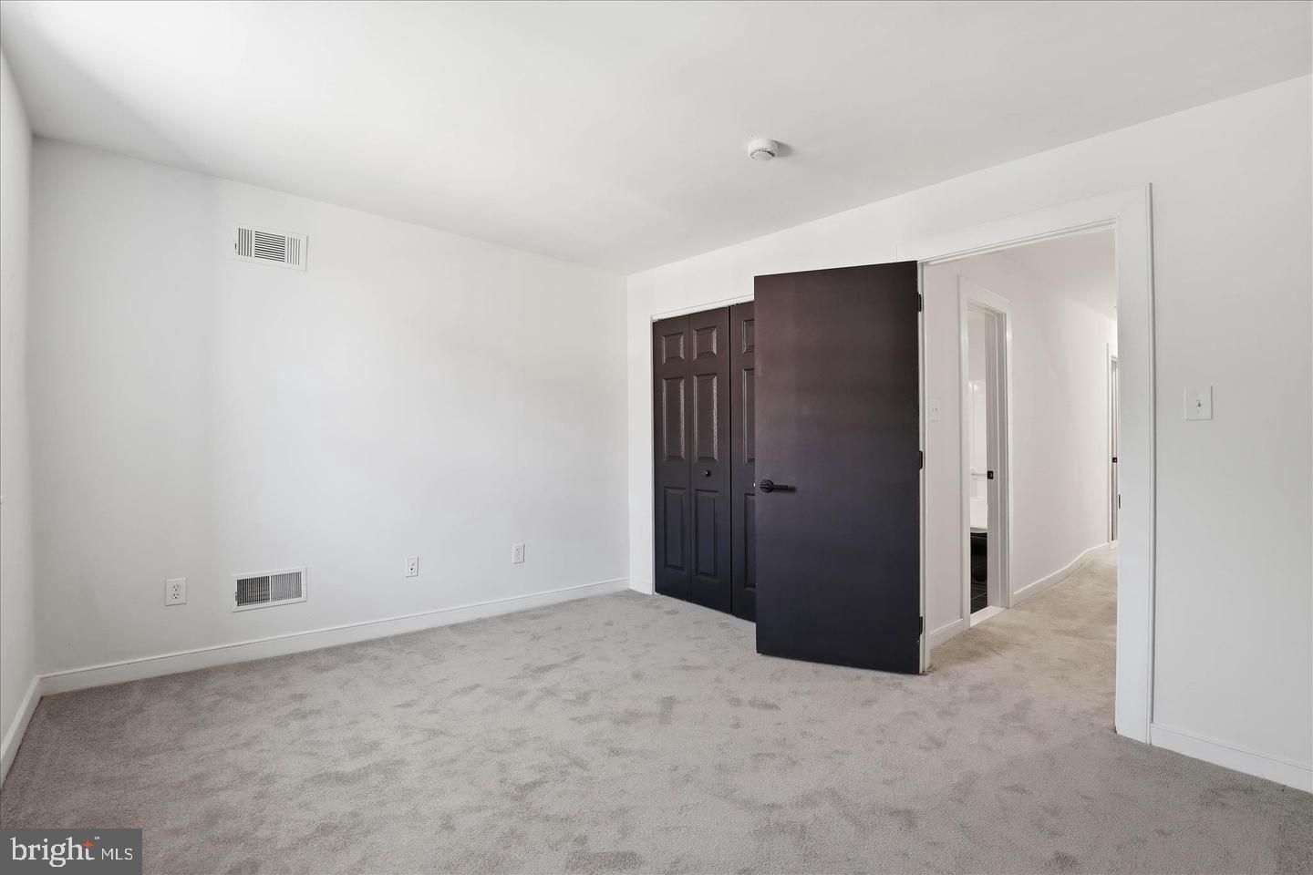 16 E Walnut St Property Photo 45