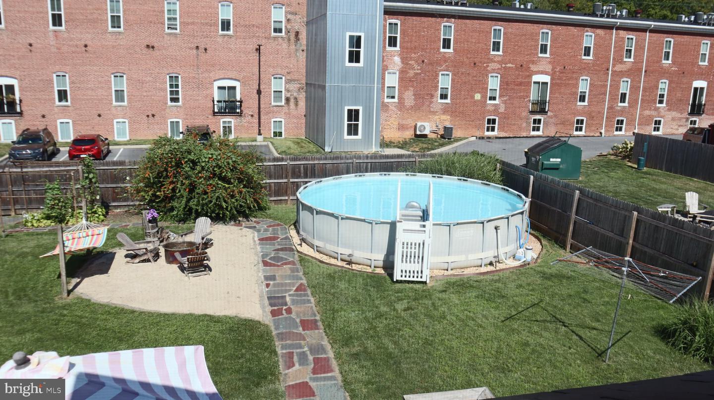 211 Broad St Property Photo 4