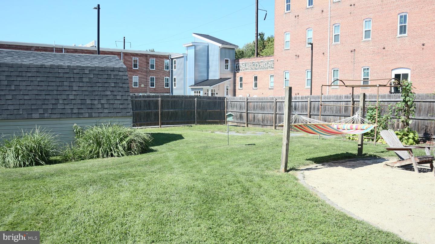 211 Broad St Property Photo 5