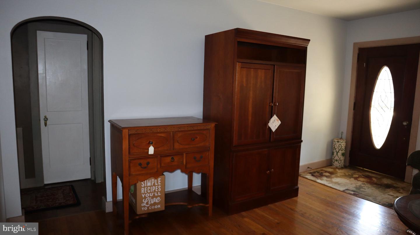 211 Broad St Property Photo 9