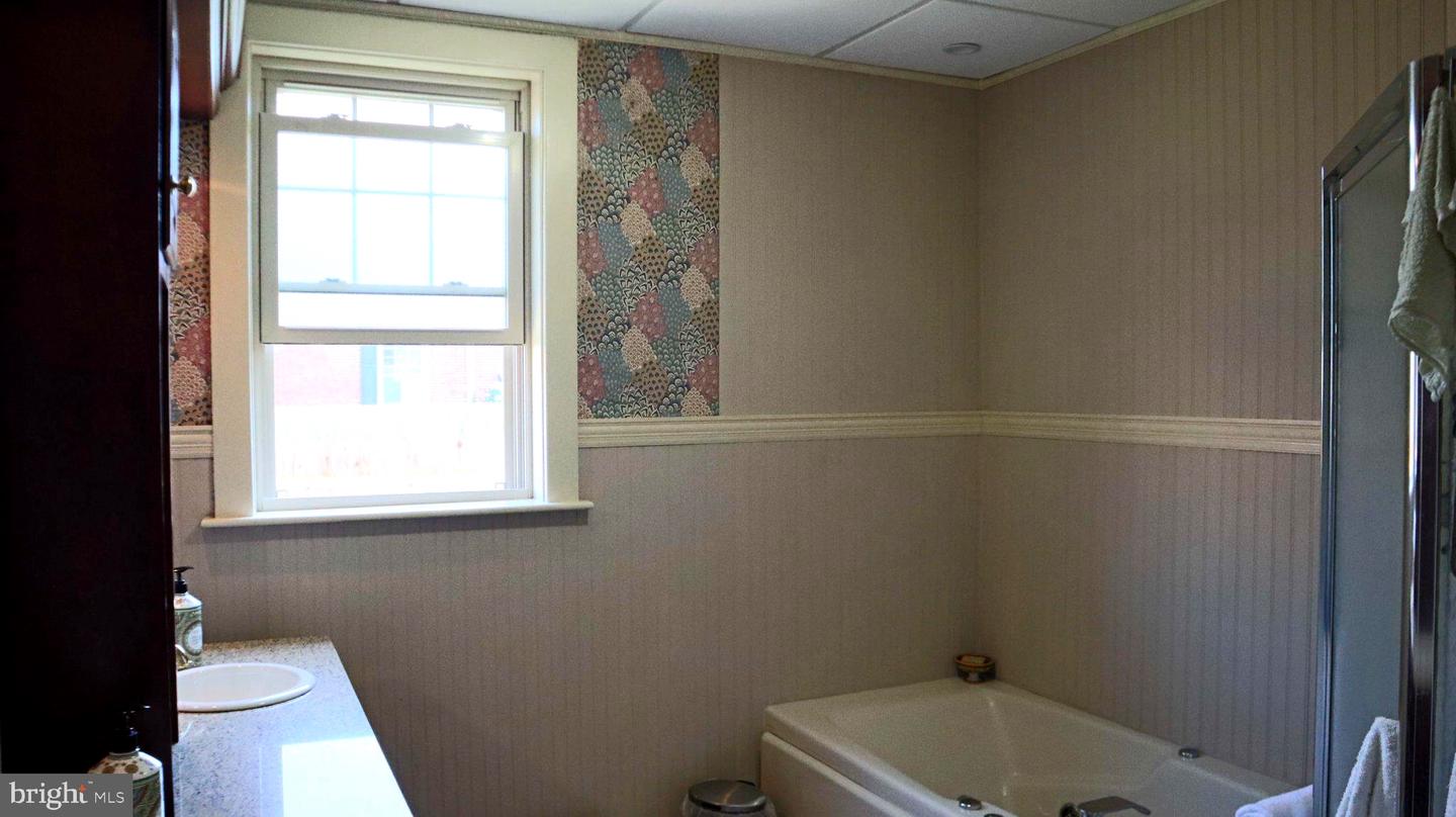211 Broad St Property Photo 26