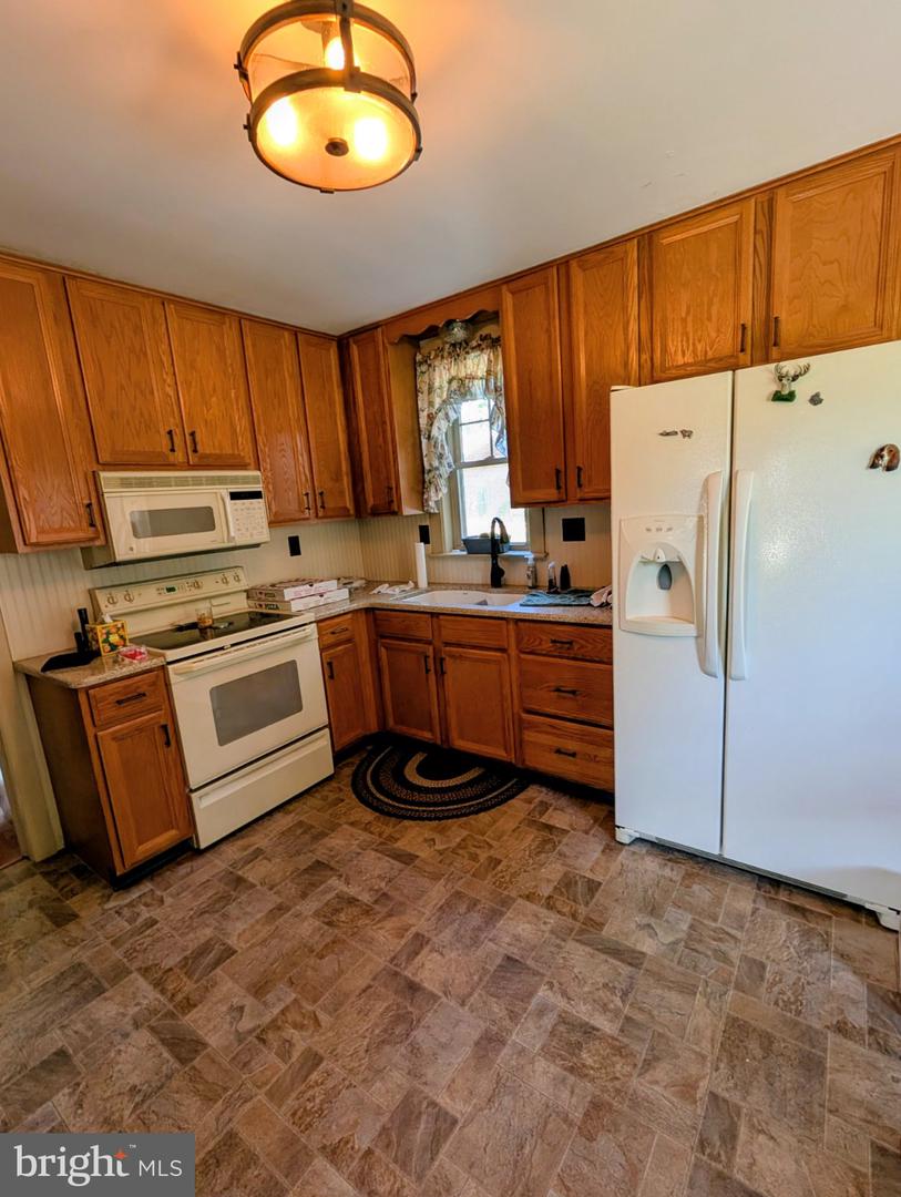 559 E Main St Property Photo 11