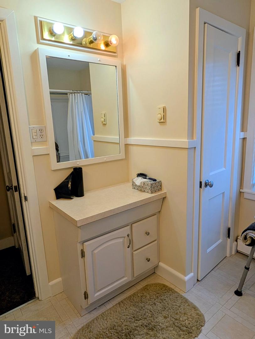 559 E Main St Property Photo 18
