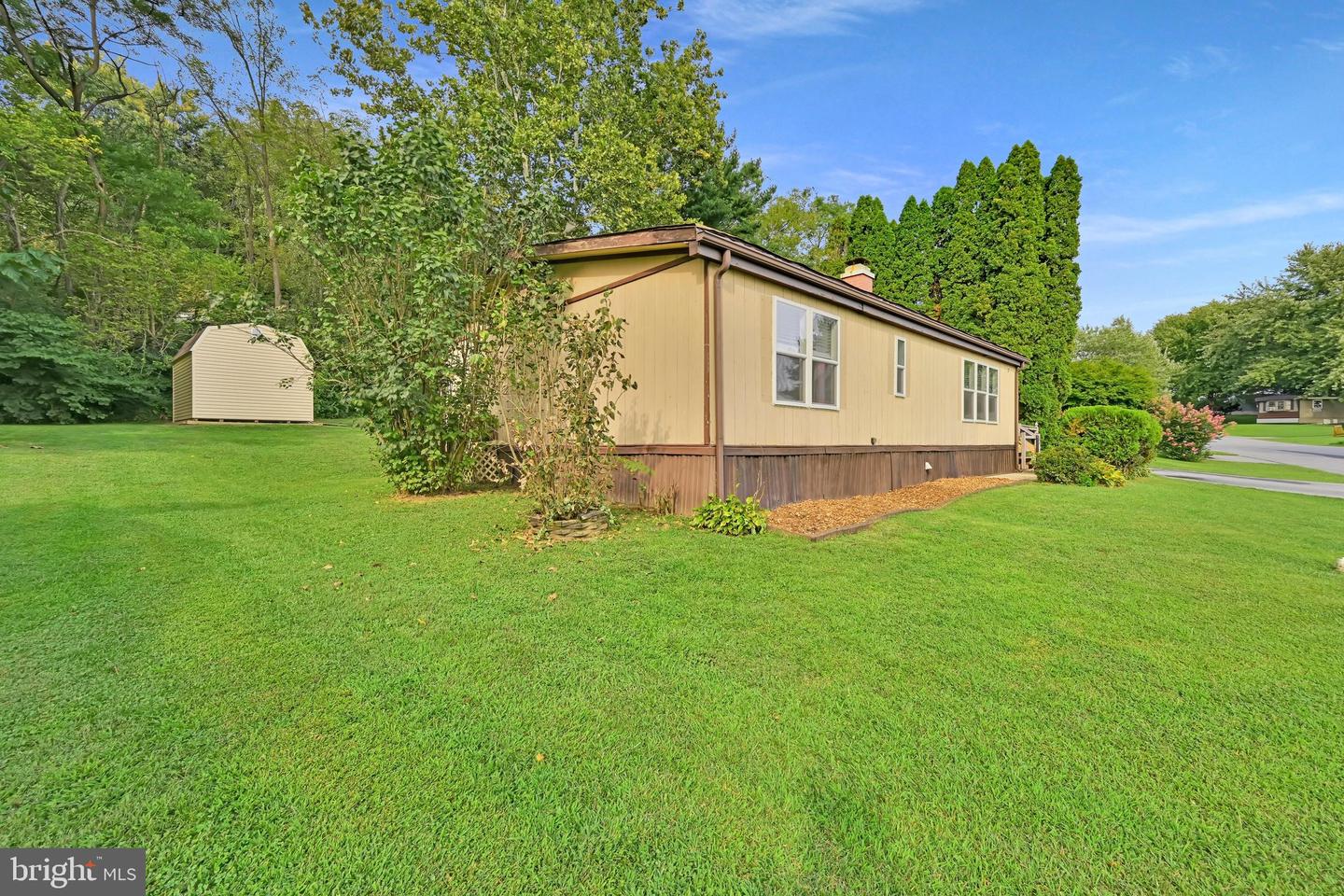 37 Kimberly Ave Property Photo 6