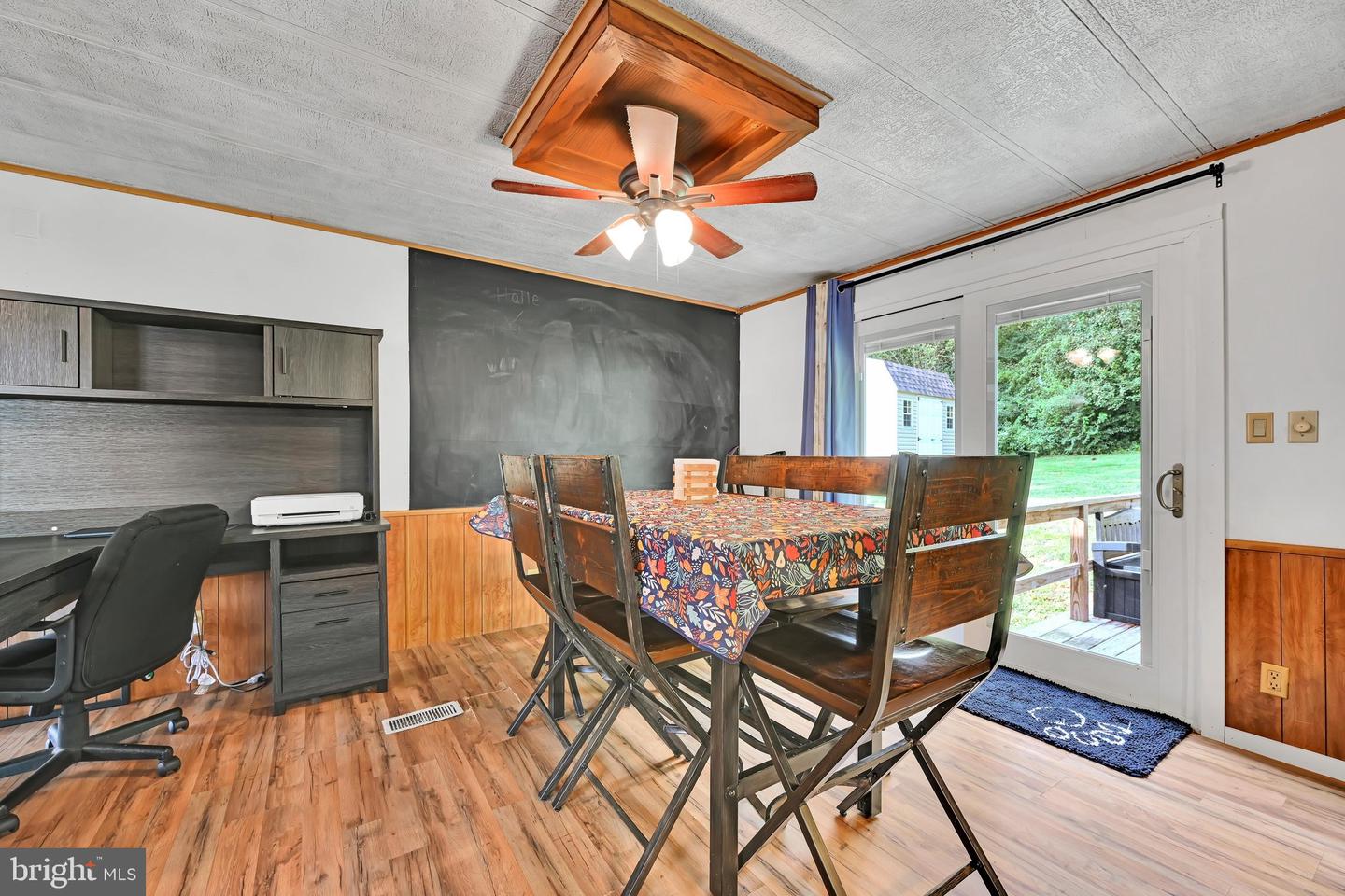 37 Kimberly Ave Property Photo 13