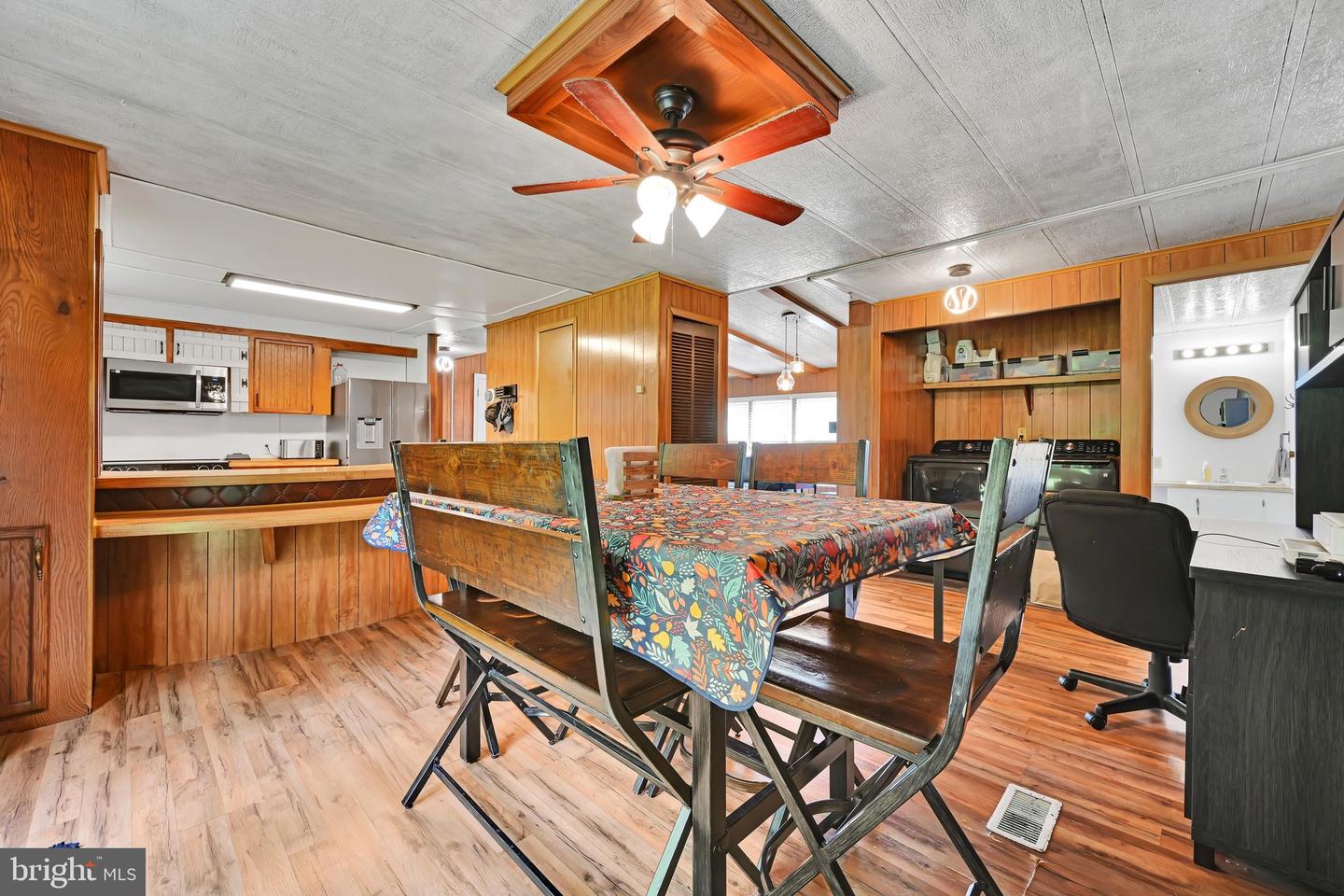 37 Kimberly Ave Property Photo 14