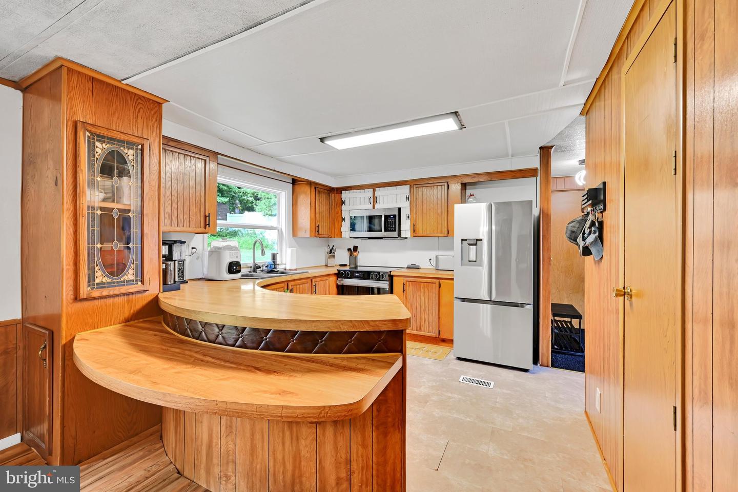 37 Kimberly Ave Property Photo 18