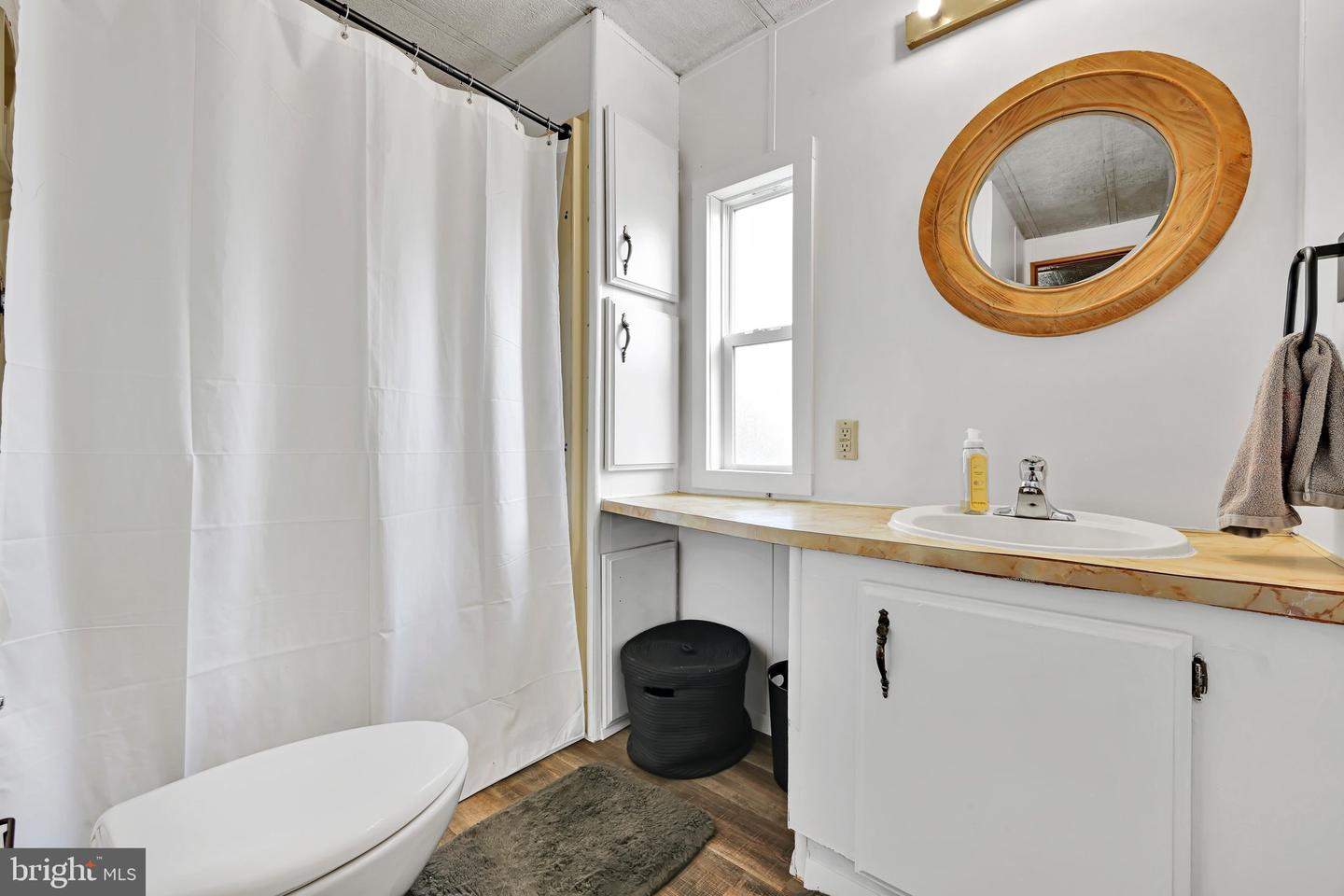 37 Kimberly Ave Property Photo 26