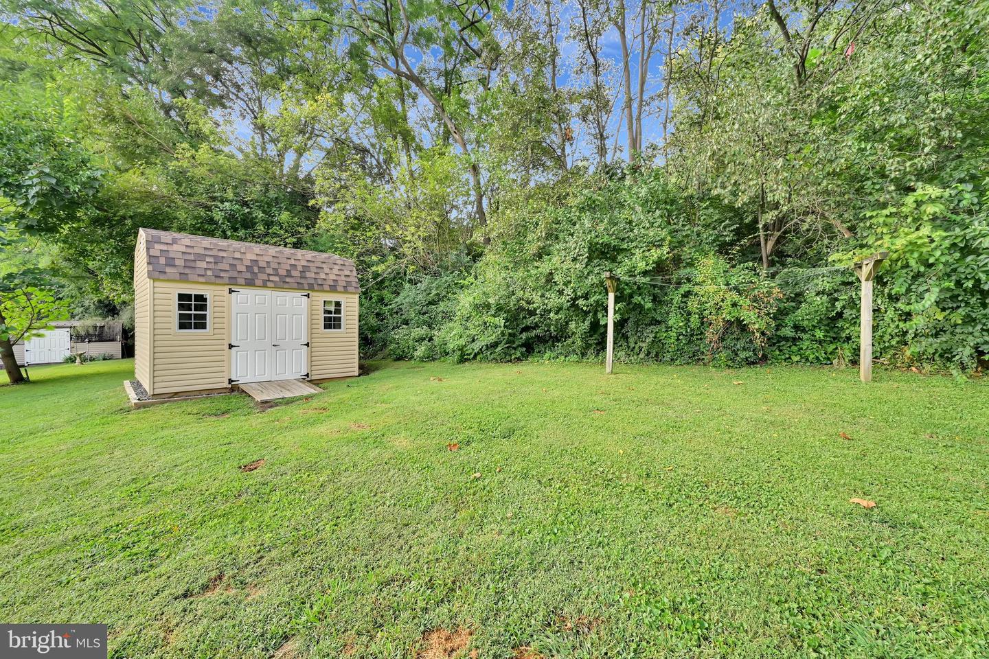 37 Kimberly Ave Property Photo 32