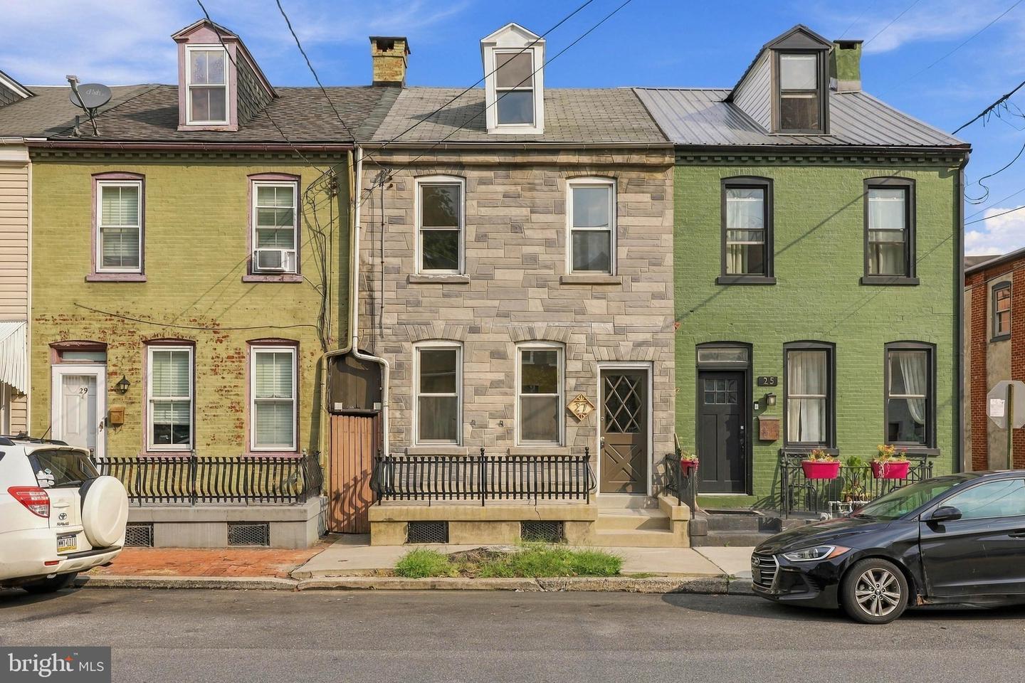 27 W NEW ST Property Photo 1