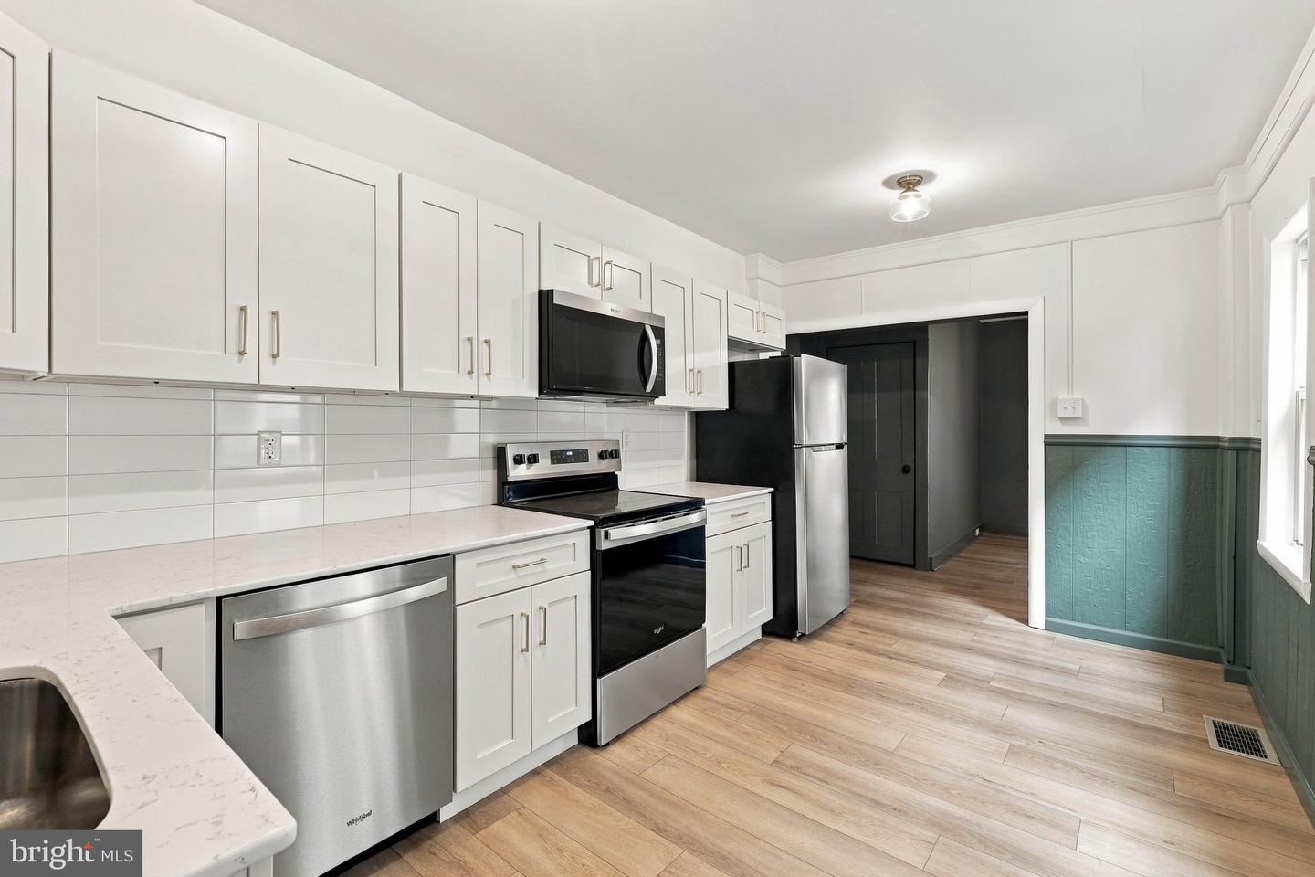 27 W New St Property Photo 10