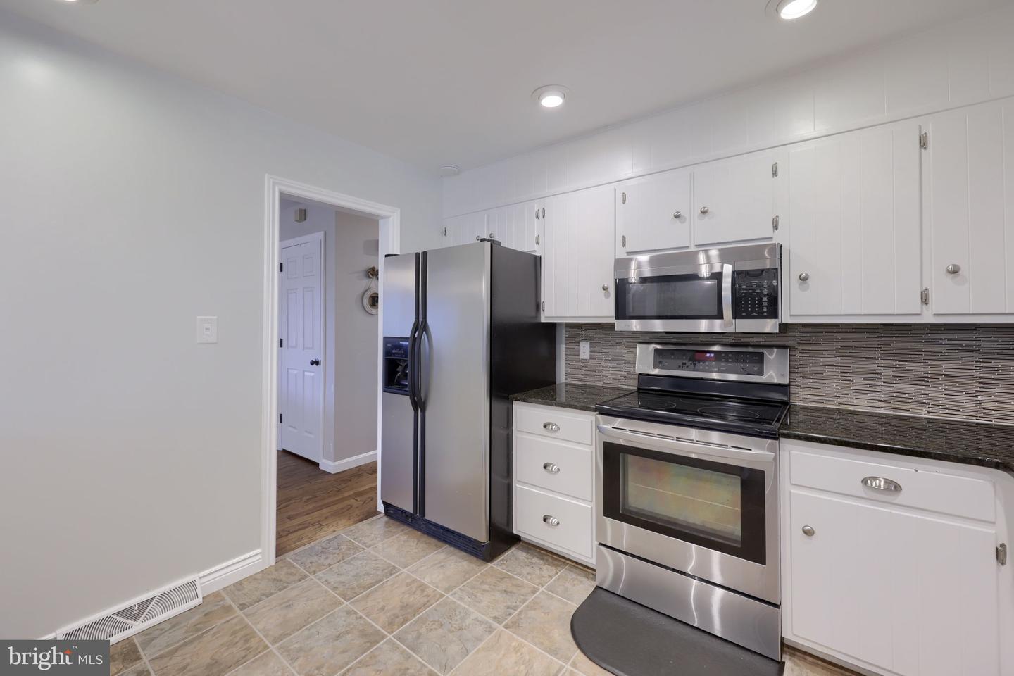 303 Broad St Property Photo 12