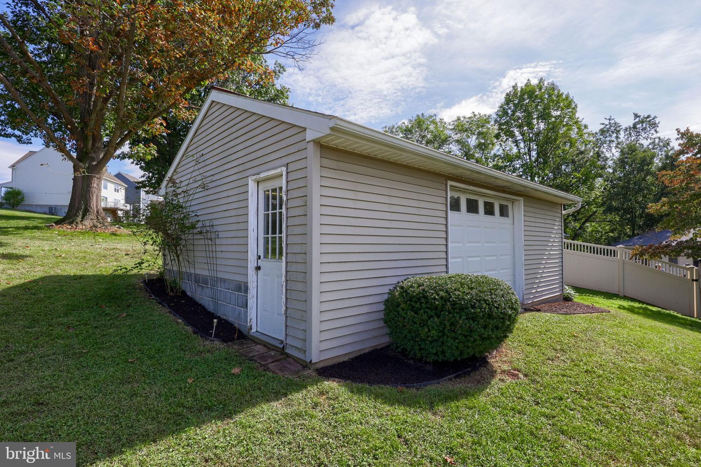303 Broad St Property Photo 43