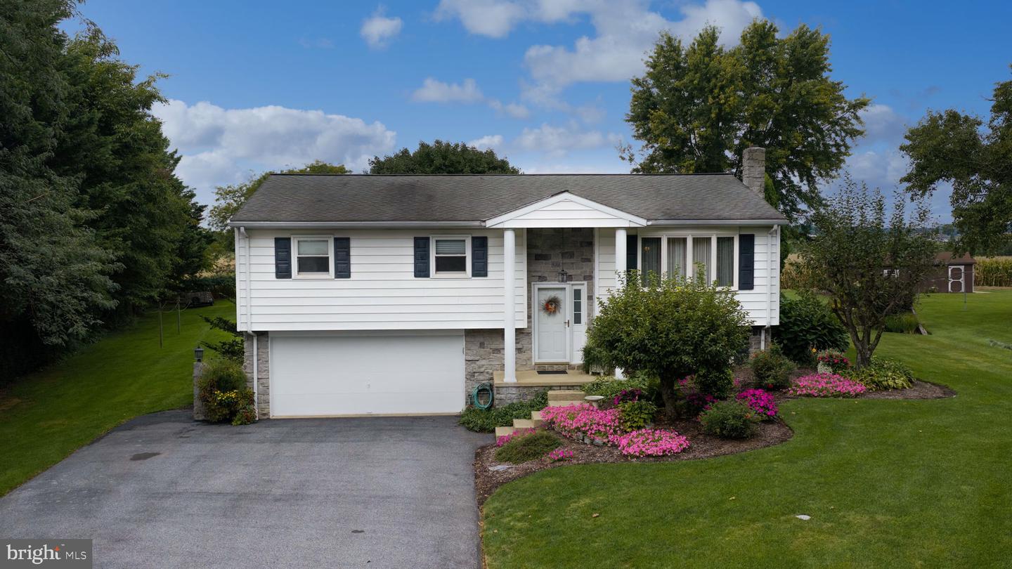 18 Pinewood Ave Property Photo 1