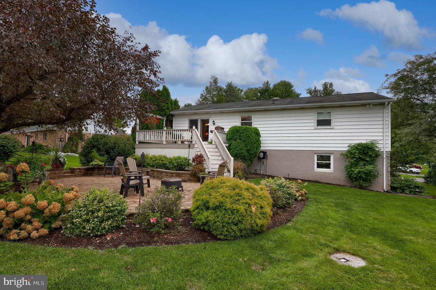18 Pinewood Ave Property Photo 4