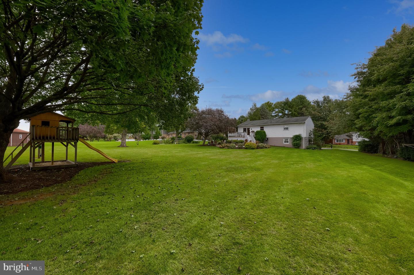 18 Pinewood Ave Property Photo 41