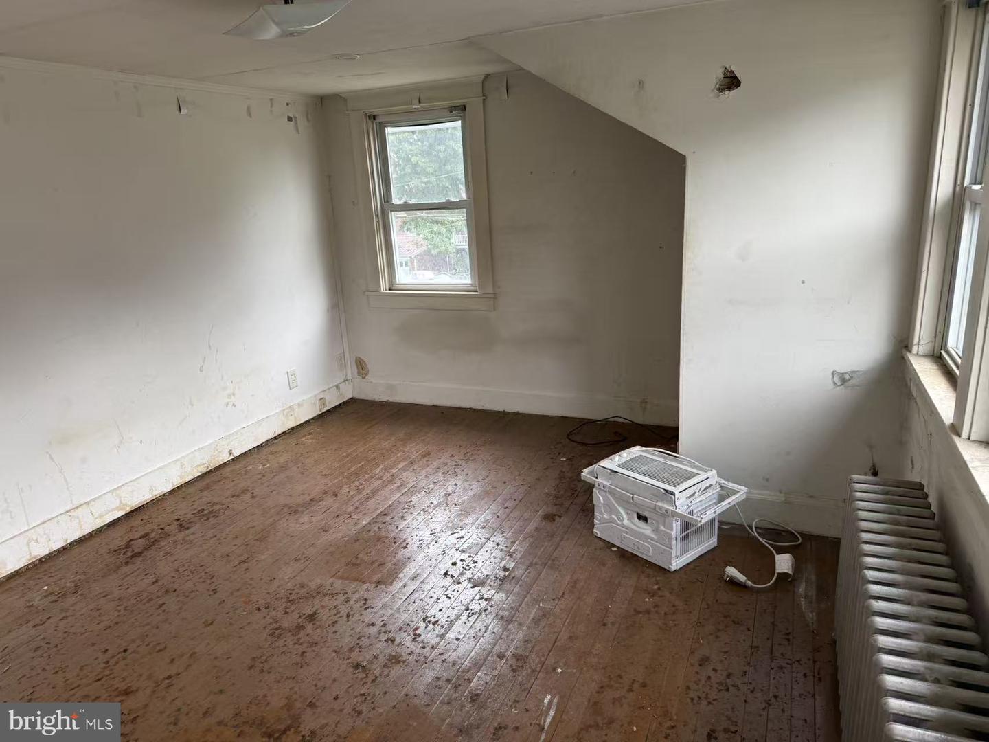 124 E Walnut St Property Photo 14