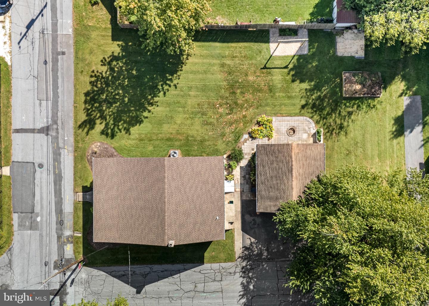 1760 Temple Ave Property Photo 2