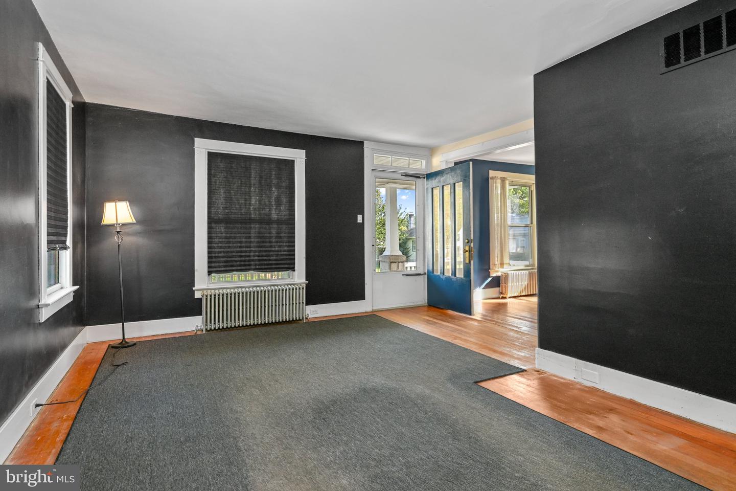 1760 Temple Ave Property Photo 4