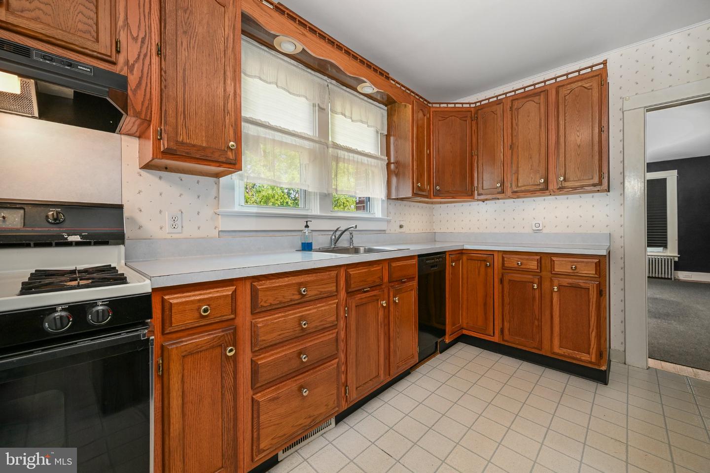 1760 Temple Ave Property Photo 6