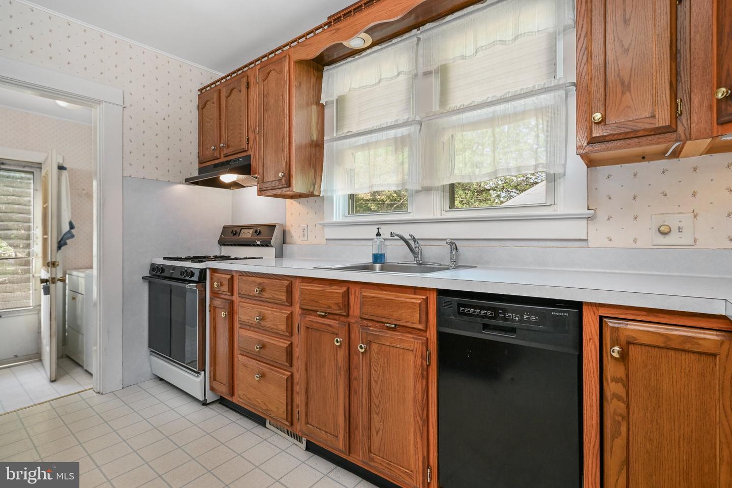 1760 Temple Ave Property Photo 7