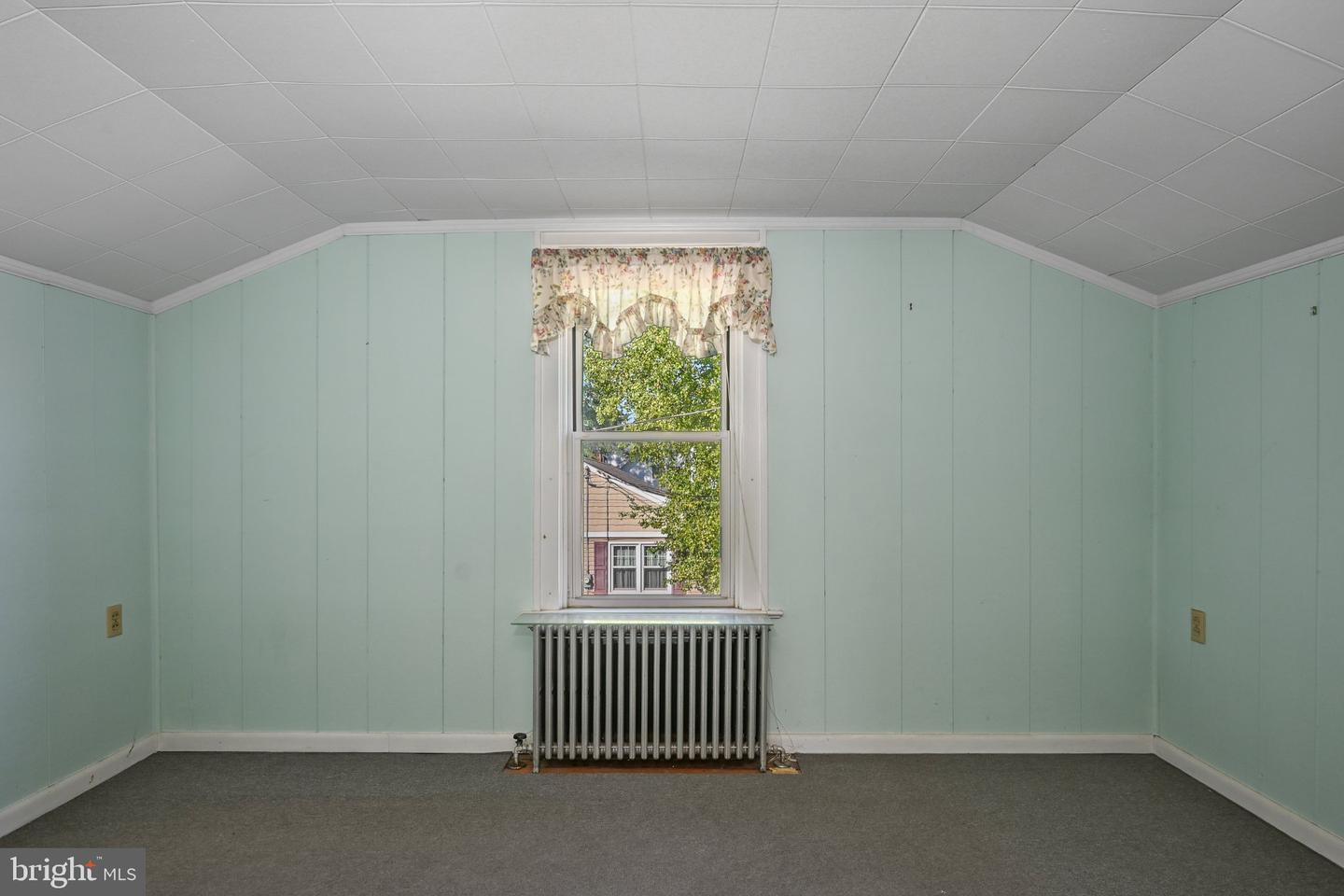 1760 Temple Ave Property Photo 13