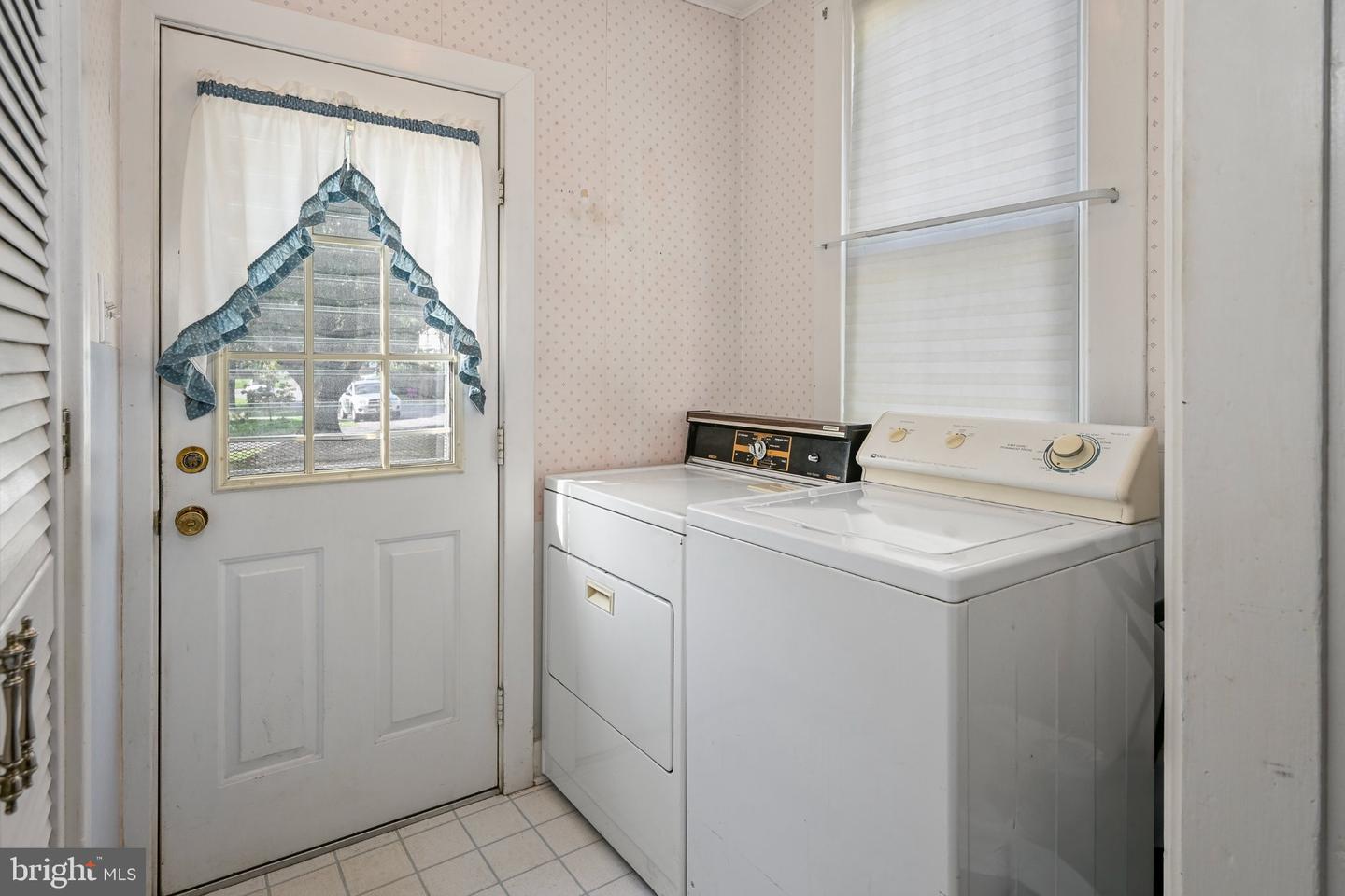 1760 Temple Ave Property Photo 16