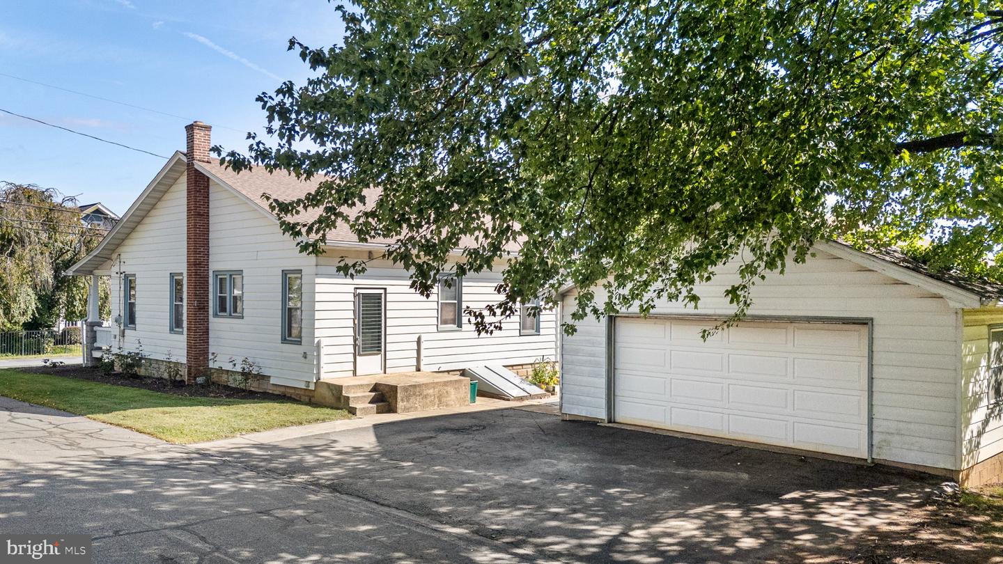 1760 Temple Ave Property Photo 24