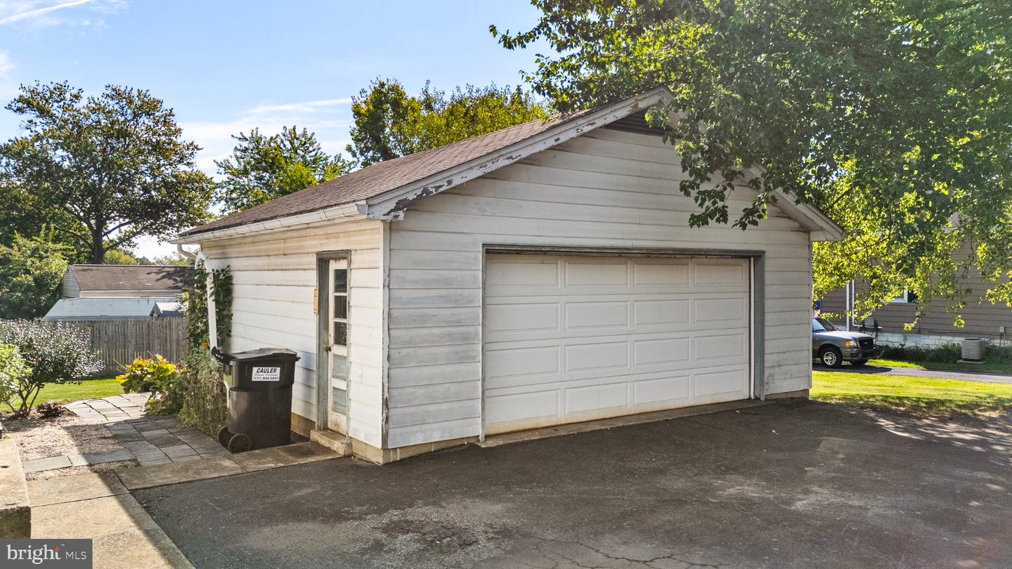 1760 Temple Ave Property Photo 25