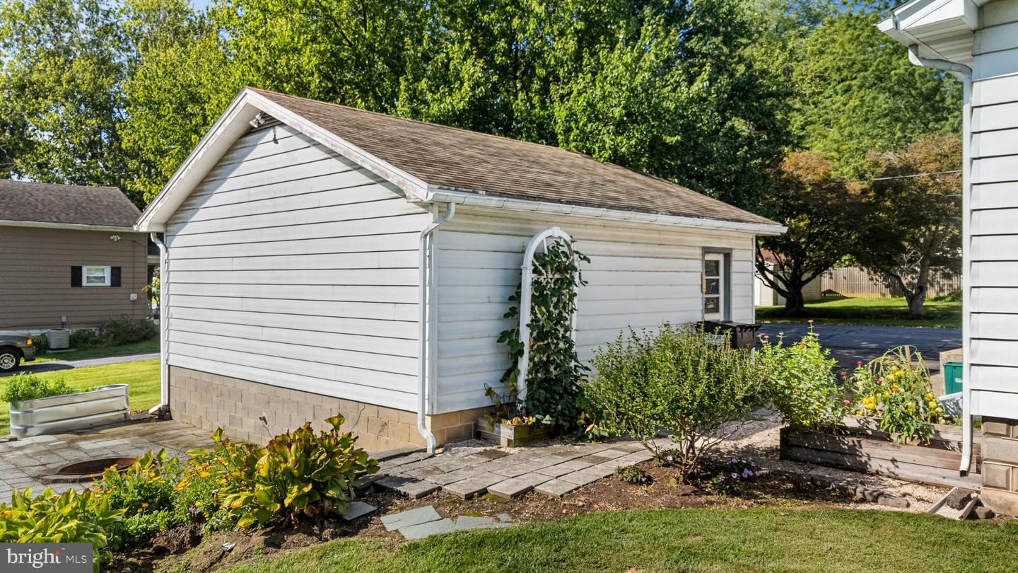 1760 Temple Ave Property Photo 26