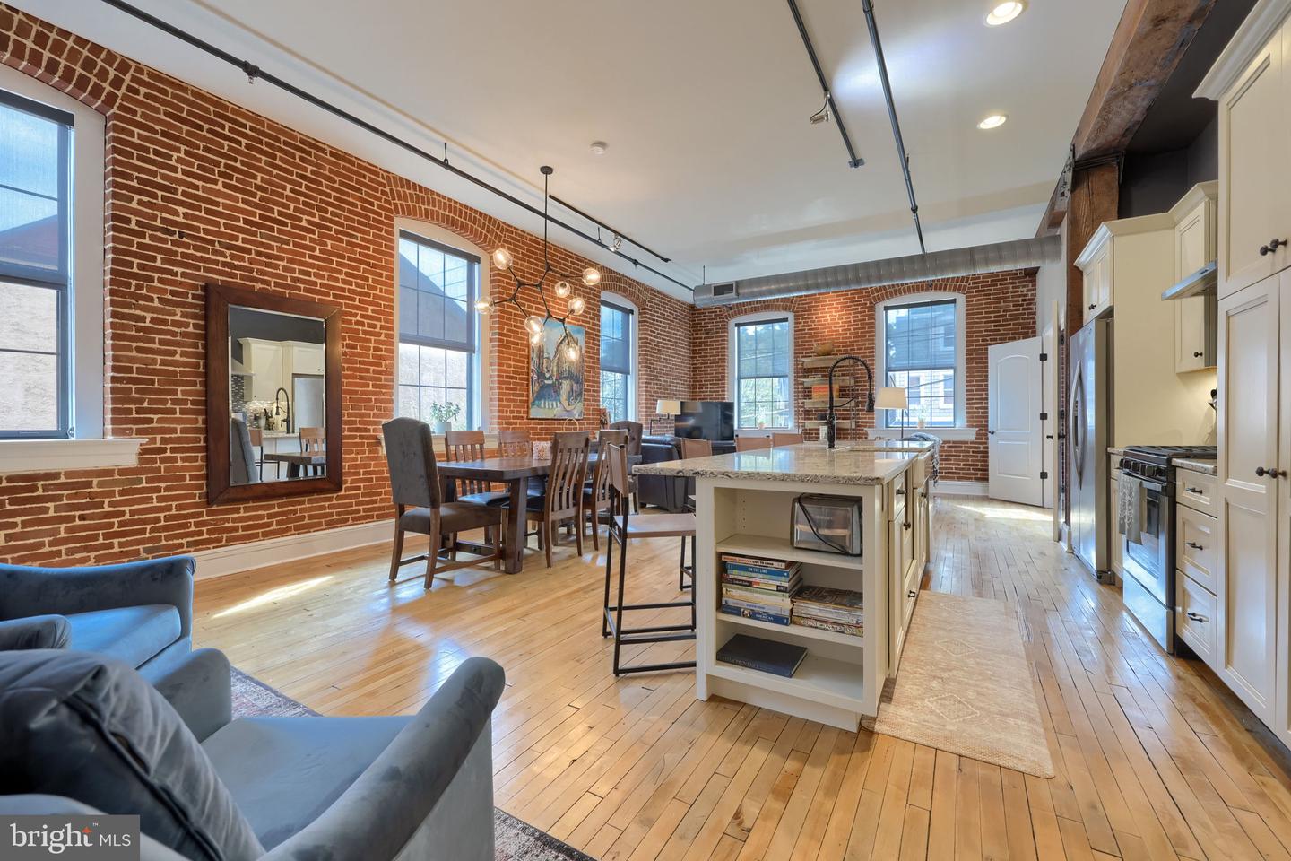 317 N MULBERRY ST #201 Property Photo 1